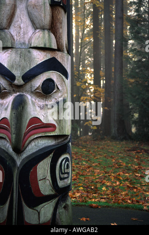 Fragment of a carved wood totem pole of NorthWest Native Americans in the Beaver Lake Park USA Stock Photo