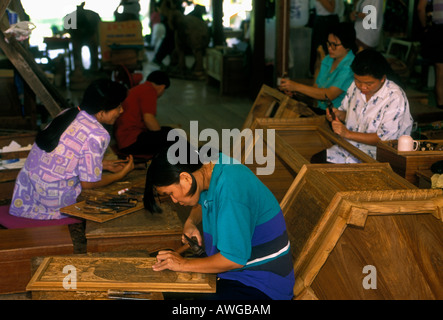 Thai people, woodcarvers, woodcarving, woodwork, woodworkers, woodworking, Damnoen Saduak, Ratchaburi Province, Thailand, Southeast Asia, Asia Stock Photo