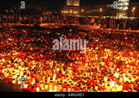 Warsaw, Poland   mourning after John Paul II death. Pilsudski Square after Pope funeral. Stock Photo