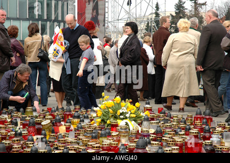 Warsaw, Poland mourning after John Paul II's death. Poeple on Pilsudski Square after live transmition of Pope's funeral. Stock Photo