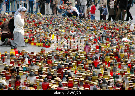 Warsaw, Poland mourning after John Paul II's death. Poeple on Pilsudski Square after live transmition of Pope's funeral Stock Photo