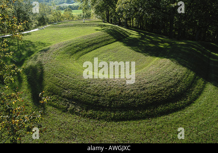USA, Ohio, Serpent Mound, effigy mound constructed between 800 BC and AD 400 by ancient Adena people Stock Photo