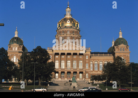 USA, Iowa, Des Moines, Iowa State Capitol, façade of 19th-century building dominated by gold-leaf central dome Stock Photo