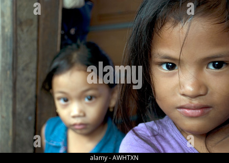 philippines panay iloilo kids in slum Stock Photo - Alamy