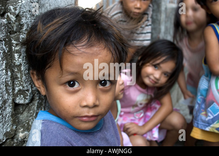 philippines panay iloilo kids in local slum Stock Photo - Alamy