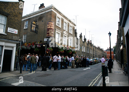 Drinking outside the Kings Arms pub on Roupell Street, Waterloo, London Stock Photo