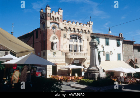 Outdoor cafe in town market, Montecatini Alto, Tuscany, Italy Stock Photo