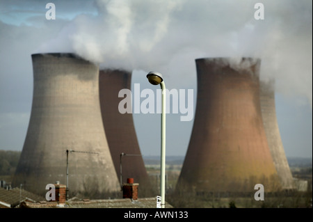 Rugeley B Power Station in Staffordshire England UK 114 metre high cooling towers close to local housing cb4w4849 Stock Photo