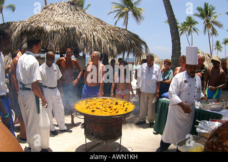 Cook preparing paella on the beach in Punta Cana, Dominican Republic, Caribbean, Americas Stock Photo