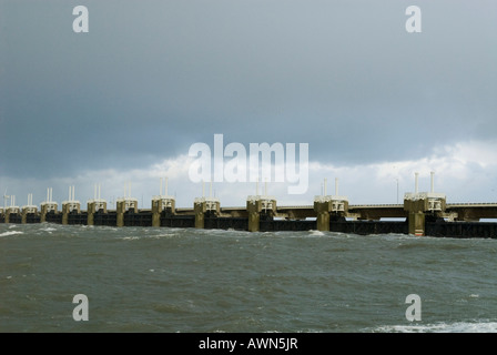 Closed storm surge barrier The Oosterscheldekering (Eastern Scheldt storm surge barrier) between the islands Schouwen-Duiveland Stock Photo