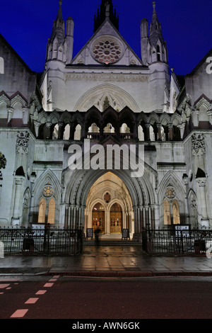 The Royal Courts of Justice on Strand / Fleet Street in the City of Westminster at Dusk, London, UK Stock Photo