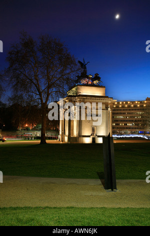 Dusk at Wellington Arch / Constitution Arch as seen from the New Zealand War Memorial, London, UK Stock Photo