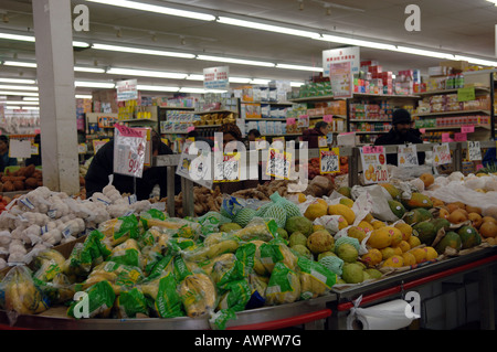 Multi-cultural market and grocery store. Devon Avenue Chicago Illinois  Stock Photo - Alamy