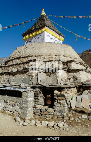 Stupa at Thame Sherpa village, Thame Khola valley, Bhote Koshi Tal, Sagarmatha National Park, Khumbu, Nepal Stock Photo