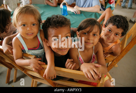 HONDURAS Children at a free feeding program The slum barrio of Chamelecon San Pedro Sula PHOTOGRAPHY by SEAN SPRAGUE 2006 Stock Photo