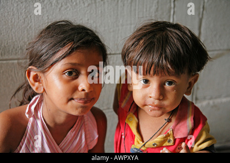 HONDURAS Children at a free feeding program The slum barrio of Chamelecon San Pedro Sula PHOTOGRAPHY by SEAN SPRAGUE 2006 Stock Photo