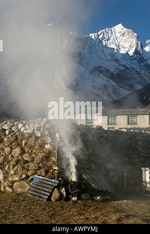 Buddhist smoke sacrifice, Thame Sherpa village, Thame Khola valley with Tengkang Poche (6500), Bhote Koshi Tal, Sagarmatha Nati Stock Photo