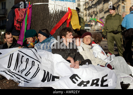 Sit-in at the building site for the Waldschloesschenbruecke in the UNESCO World Heritage Site Dresden. Citizens demonstrated ag Stock Photo