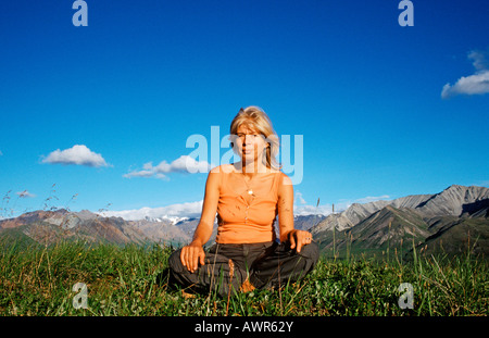 Rest and relaxation during a hike through Denali National Park, Alaska, USA Stock Photo