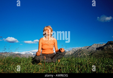 Rest and relaxation during a hike through Denali National Park, Alaska, USA Stock Photo