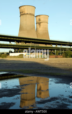 M1 motorway and cooling towers a landmark at Tinsley in Sheffield 'Great Britain' Stock Photo