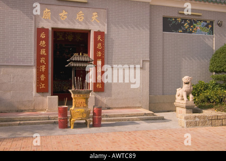 dh  STANLEY HONG KONG Chinese temple with jostick burner at door to temple incense tin hau Stock Photo