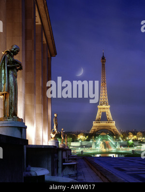 FR - PARIS: Eiffel Tower by night seen from Palais de Caillot Stock Photo