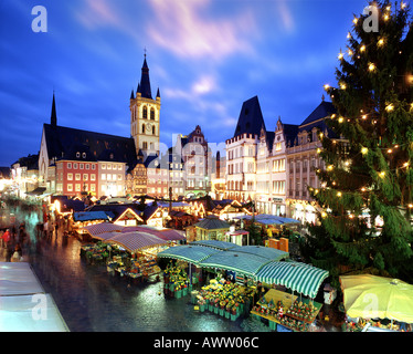 DE - RHINELAND PALATINATE: Christmas Market at Trier Stock Photo