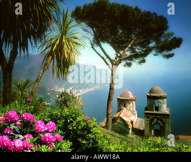 IT - CAMPANIA: Villa Rufolo at Ravello overlooking the Gulf of Salerno Stock Photo