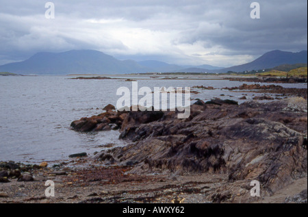 The rocky beach at Renvyle looking towards the Twelve Pins (Bens), Connemara, Ireland Stock Photo