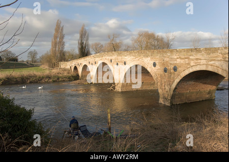 A medieval bridge over the river avon barford on avon warwickshire the midlands england uk Stock Photo