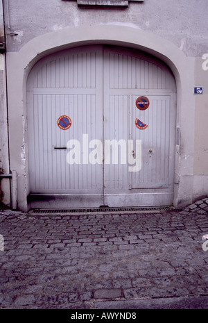 jour et nuit = no parking Paris garage doors Stock Photo