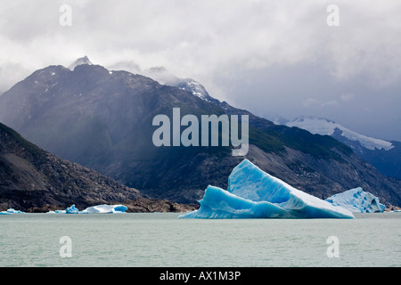 Icebergs at Spegazzini Glacier on the lake Lago Argentino, National Park Los Glaciares, (Parque Nacional Los Glaciares), Patago Stock Photo