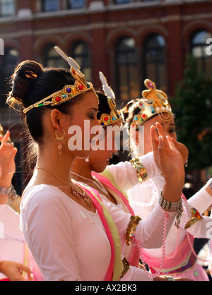 Dancers from the London Fo Guang Shan Temple adopt shuni mudra pose, Chinese Mid-Autumn Festival, V&A Museum, 8th October 2006 Stock Photo