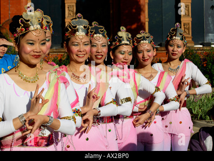 Seven Dancers from London Fo Guang Shan Buddhist Temple lined up adopting shuni mudra pose, Chinese Mid-Autumn Festival, V&A Museum, 8th October 2006 Stock Photo