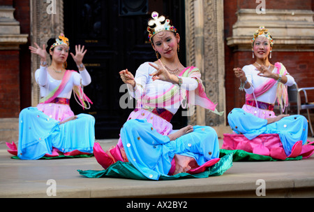 Dancers from the London Fo Guang Shan Buddhist Temple performing at the Chinese Mid-Autumn Festival, V&A Museum, London, 8th October 2006 Stock Photo