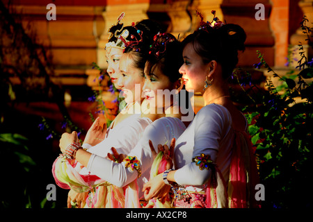 Dancers from the London Fo Guang Shan Buddhist Temple prepare to perform at the Chinese Mid-Autumn Festival, V&A Museum, London, 8th October 2006 Stock Photo