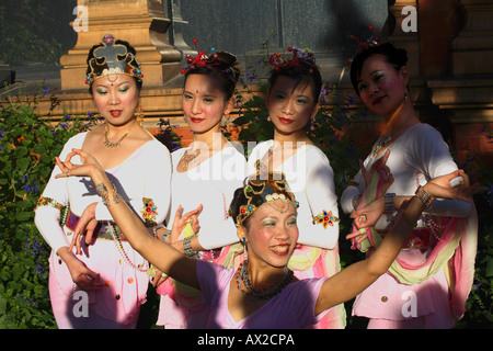 Dancers from the London Fo Guang Shan Buddhist Temple adopt shuni mudra pose at the Chinese Mid-Autumn Festival, V&A Museum, London, 8th October 2006 Stock Photo