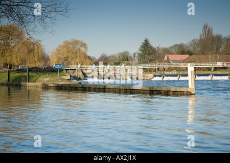 Weir on the River Thames at Benson near Wallingford in Oxfordshire Stock Photo