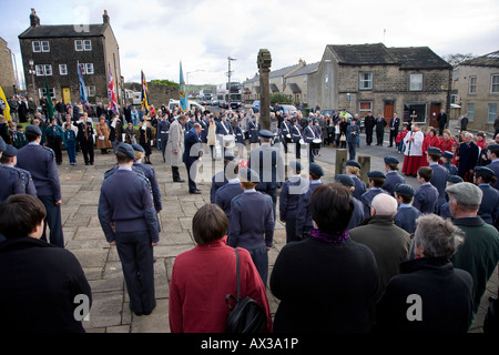 Crowd (men, women, uniformed organisations) gathered by cross (Remembrance service wreath laying, 2 minute silence) - Leeds West Yorkshire, England UK Stock Photo