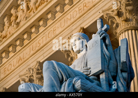 Washington DC US Supreme Court 'Authority of Law' statue at the entrance of the United States Supreme Court Stock Photo