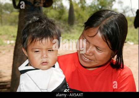 Mother with child, Nivaclé Indians, Jothoisha, Chaco, Paraguay, South America Stock Photo