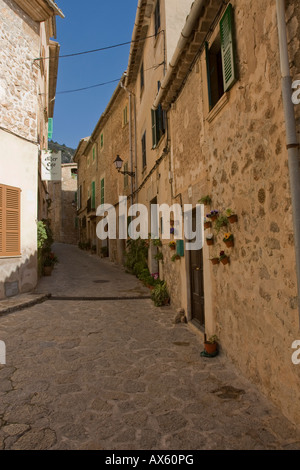 Narrow alleyway in Valldemossa, Majorca, Balearic Islands, Spain, Europe Stock Photo