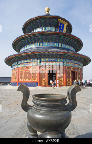 Urn in front of pagoda Temple Of Heaven Beijing China Stock Photo