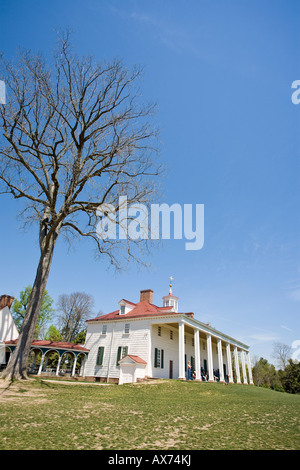 Plantation House. George Washington's house at Mt Vernon faces the Potomac River Stock Photo