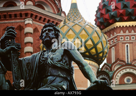 Statue of Kuzma Minin and Prince Dmitry Pozharsky in front of St Basil’s Cathedral, Red Square, Moscow Stock Photo