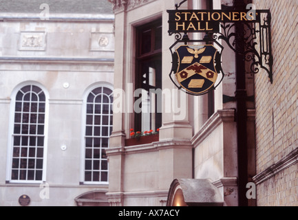 Stationers Hall livery company: Stationers and Newspaper Makers Company sign and buildings, Ave Maria Lane, London EC4, England Stock Photo