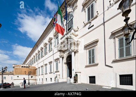 Entrance to Palazzo del Quirinale (Presidential Palace), Rome, Italy Stock Photo