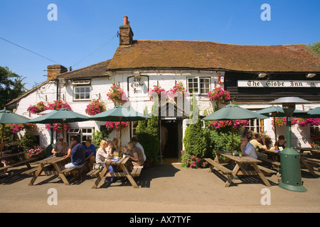 The Globe Inn Public house pub on the Grand Union Canal Leighton Buzzard Stock Photo