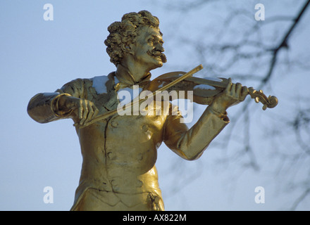 Johann Strauss monument winter view Stock Photo - Alamy